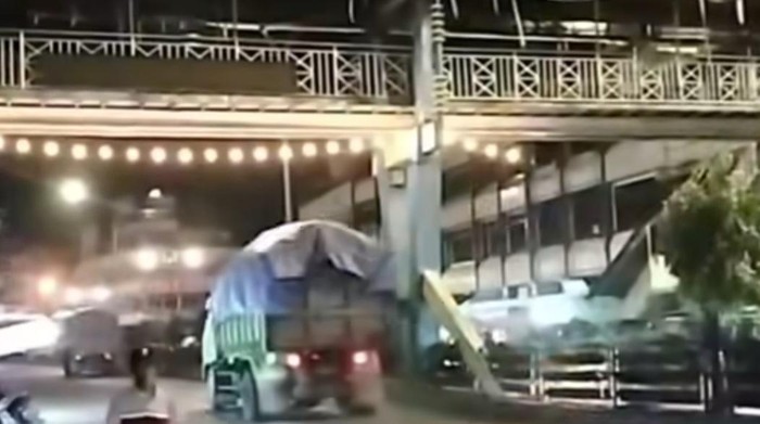 1767697565506-truk-batu-bara-masih-melintas-di-wilayah-sumsel-meski-sudah-dilarang-1767671190200_169