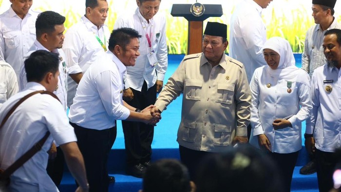 1767827125027-penghargaan-diserahkan-presiden-pada-acara-panen-raya-dan-pengumuman-swasembada-pangan-nasional-di-jawa-barat-rabu-712026-1767786811119_169