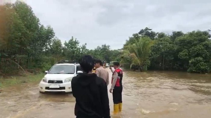 1767891995069-jalan-lintas-musi-rawas-pali-tergenang-banjir-1767849052105_169