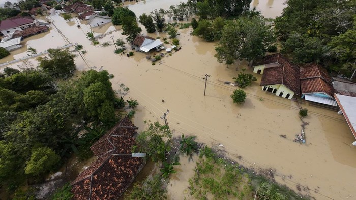 1767978354792-banjir-di-wilayah-oku-timur-meluas-ke-4-kecamatan-1767967882508_169