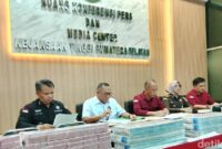 1768021561009-kejati-sumsel-ketut-sumedana-saat-memberikan-keterangan-di-depan-awak-media-1767954422706_169