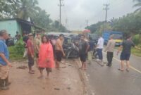 1768064765460-lokasi-kecelakaan-truk-pengangkut-sawit-dengan-nissan-serena-di-bangka-barat-1768051188977_169