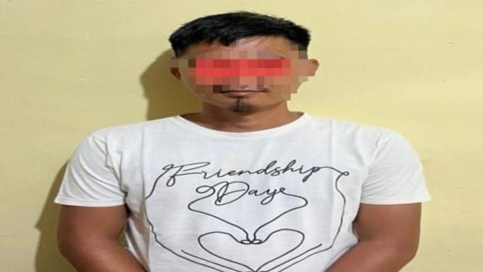 1768237595831-tampang-pria-yang-aniaya-lansia-di-oku-saat-diamankan-polisi-1768194862008_169