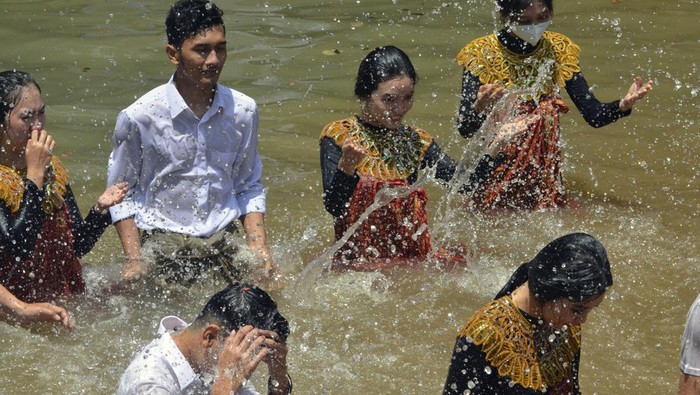 1768280818985-ragam-tradisi-yang-dilakukan-warga-jelang-ramadan-2_169