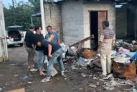 1768410396635-polisi-mencari-barang-bukti-baterai-tower-bts-di-tempat-penadah-di-kecamatan-kelapa-1768388779023_169