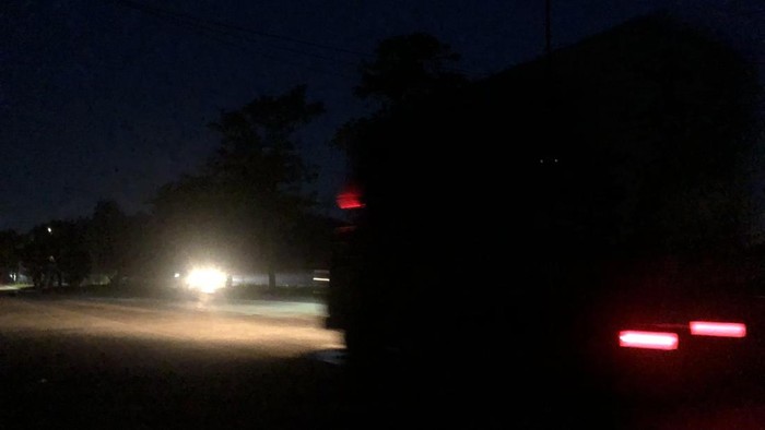 1769079994293-kondisi-lampu-penerangan-yang-padam-di-jalintim-sumsel-tepatnya-di-jalan-bypass-alang-alang-lebar-1769048966338_169