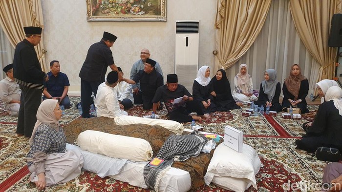 1769101598702-sejumlah-pejabat-berdatangan-ke-rumah-duka-haji-alim-di-palembang-1769092297200_169