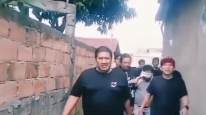 1769144784882-begal-bersenpi-di-palembang-saat-berhasil-ditangkap-polisi-1769081516336_169