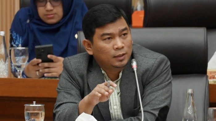 1769144792814-anggota-dpr-ri-dapil-jambi-rocky-chandra-1769083929011_169