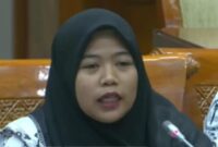 1769144796805-guru-honorer-sd-di-muaro-jambi-tri-wulansari-di-rdp-komisi-iii-untuk-mengadu-kasus-yang-menimpanya-1768996865021_169