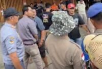 1769252774749-pedagang-menolak-ditertibkan-dan-mengancam-anggota-satpol-pp-bengkulu-1769227493753_169