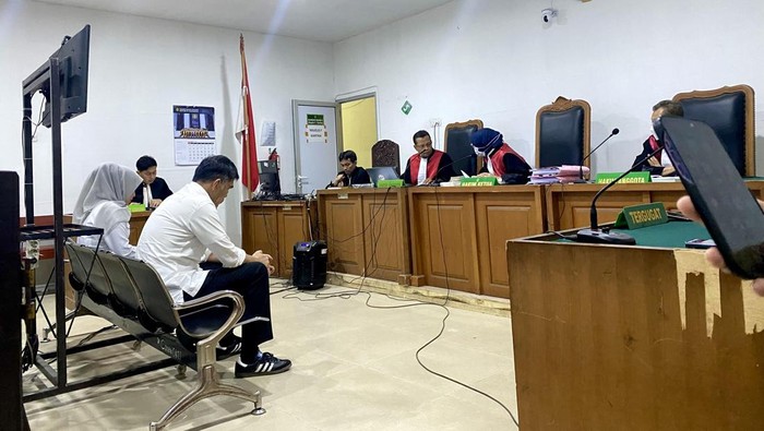 1769425569820-sidang-agenda-replik-jpu-mantan-wawako-palembang-fitrianti-agustinda-dan-suaminya-dedi-siprianto-1769417607749_169