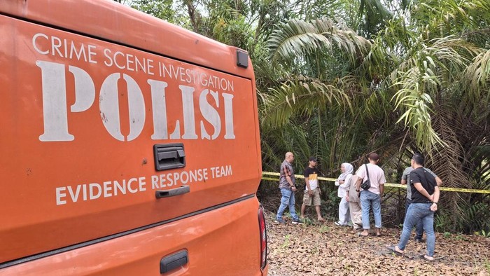 1769511990594-polisi-melakukan-olah-tkp-di-lokasi-penemuan-jasad-nenek-80-tahun-yang-menjadi-korban-curas-1769510519488_169