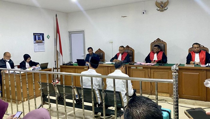 1769511995076-situasi-sidang-kasus-dugaan-korupsi-proyek-revitalisasi-pasar-cinde-dengan-terdakwa-mantan-wali-kota-palembang-harnojoyo-1769500010920_169