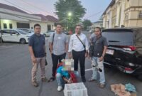 1769533631688-polisi-menangkap-pelaku-penjualan-dua-ekor-siamang-di-kota-jambi-jambi-1769507536412_169